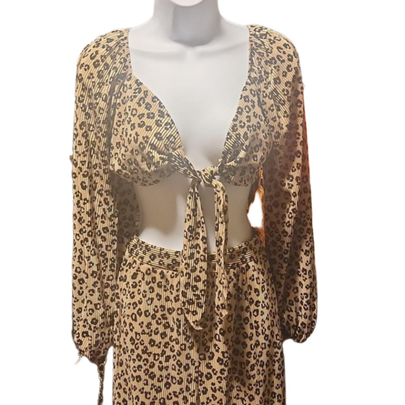 ๐ ๐ฅ๐ฅ Gorgeous Woman two piece Leopard print High Waist Pants - Size Small๐ฅ๐ - Picture 5 of 5